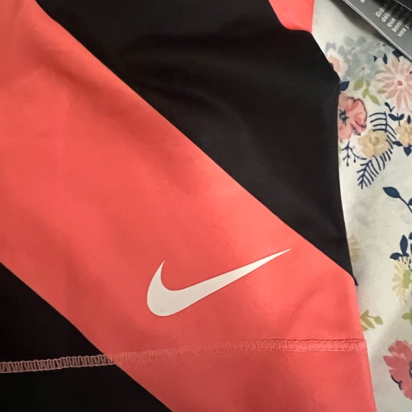 NWT Nike Pro Women’s Shorts in Coral/Black Stripes - Picture 5 of 9